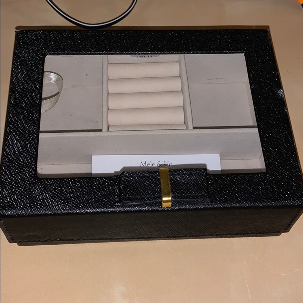 Jewelry box